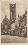 865095 Gezicht in de Waterstraat te Utrecht uit het westen met op de achtergrond de Jacobikerk.